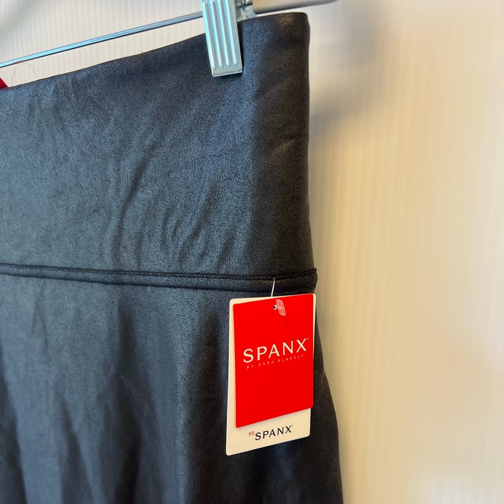 SPANX- faux leather pencil skirt